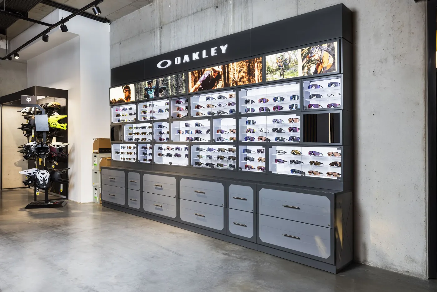 Backlit cycling-eyewear retail display